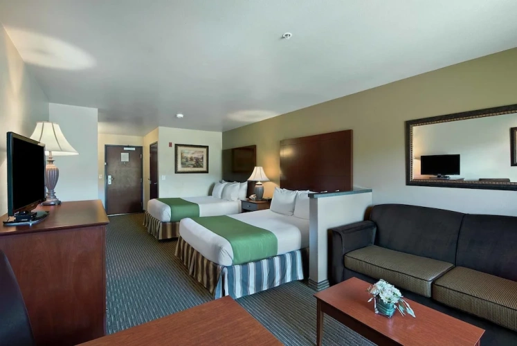 Quadruple Suite with balcony and with river view