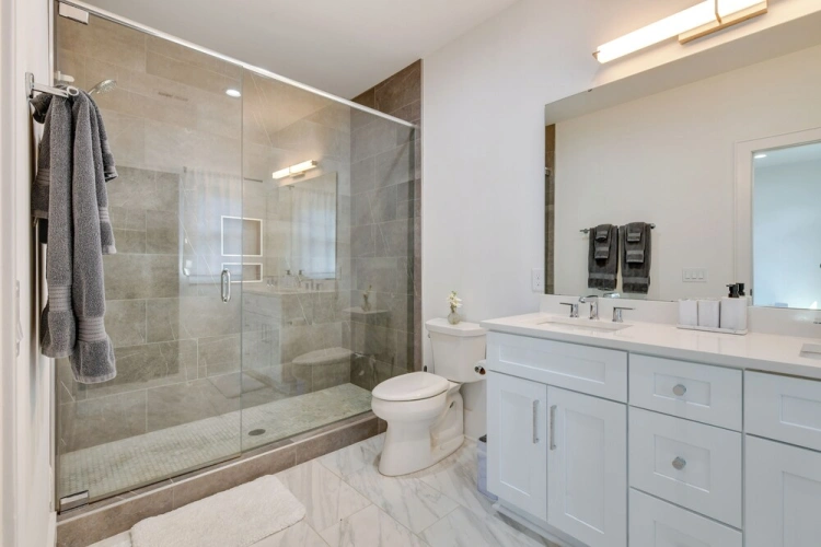 3 Bedrooms Apartment