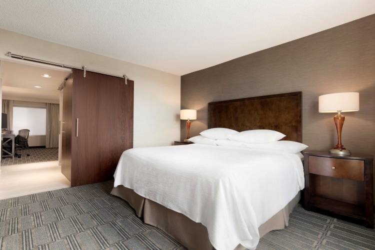 Embassy Suites by Hilton Chicago Lombard Oak Brook photo 8