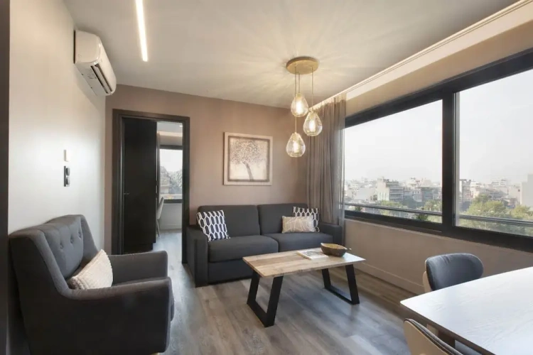 1 Bedroom Apartment with street view