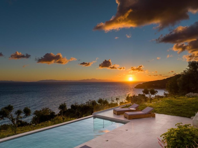 2 Bedrooms Villa