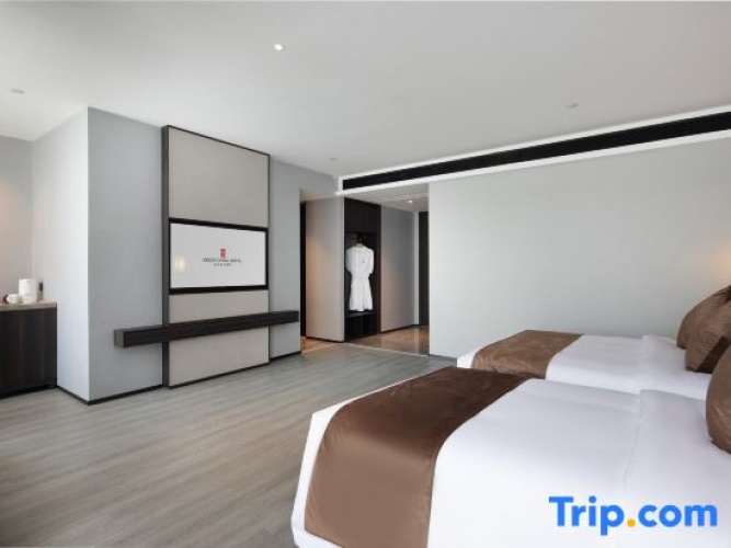 Standard Double room with street view
