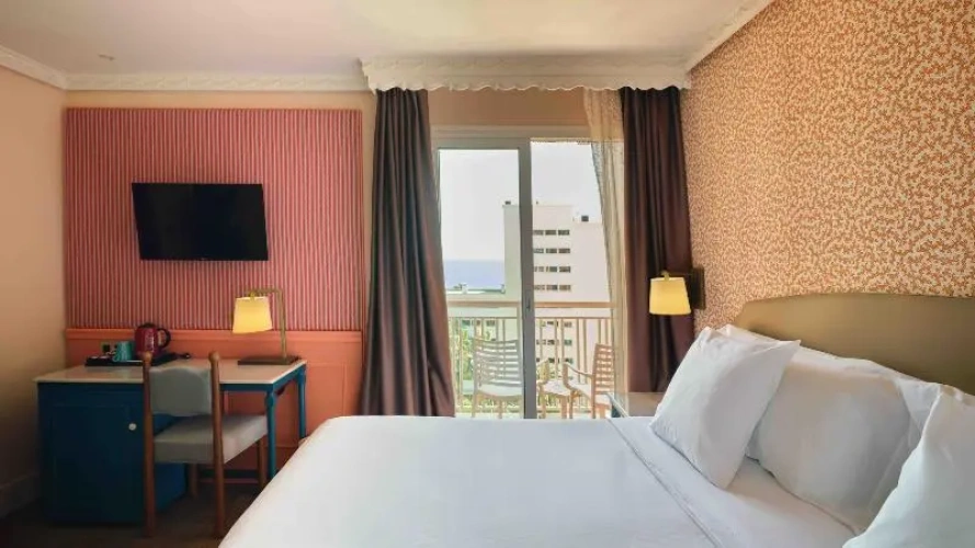 Double room with balcony and with sea view