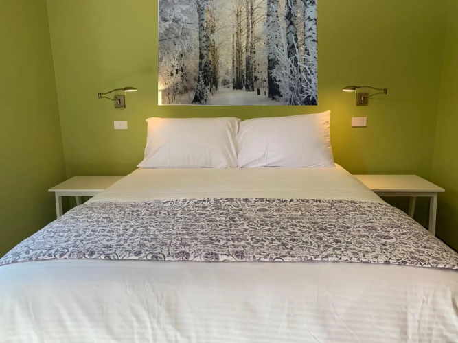 Moonya Lodge