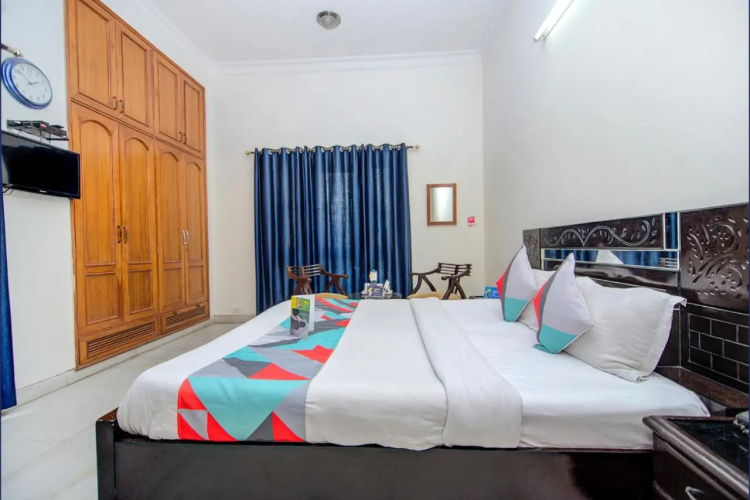 Hotel Ashray Noida