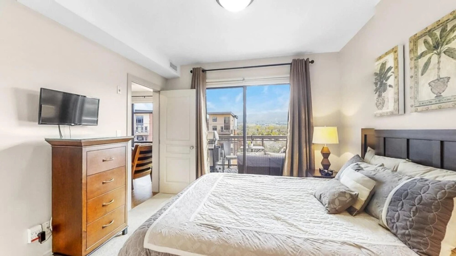 Top Floor Corner Unit With Pool and Lake View