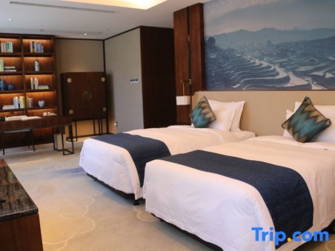 4 Bedrooms Double Villa