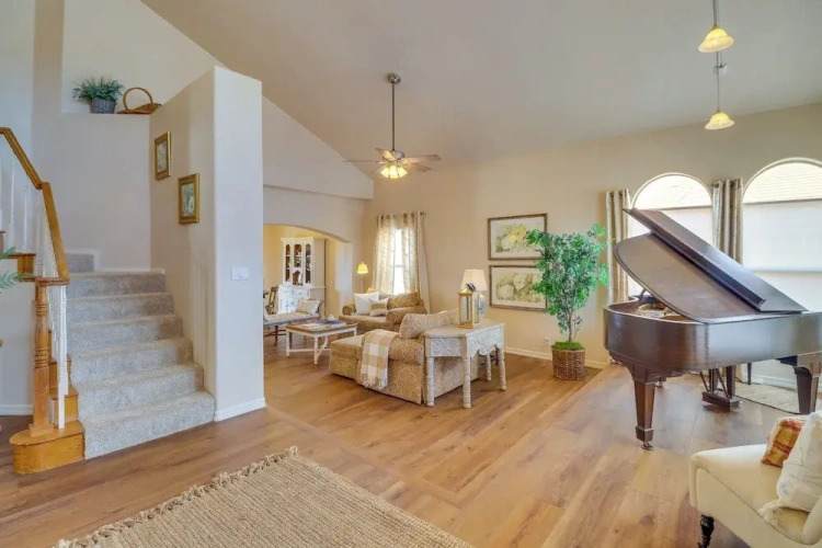 4 Bedrooms Cottage with balcony