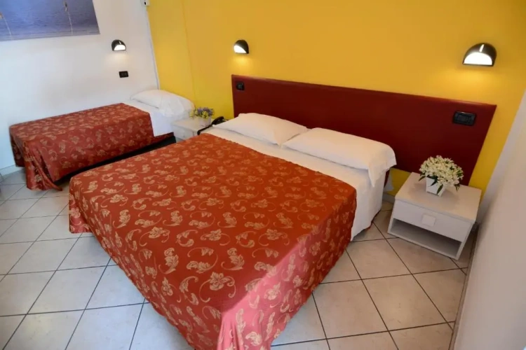 Standard Triple room