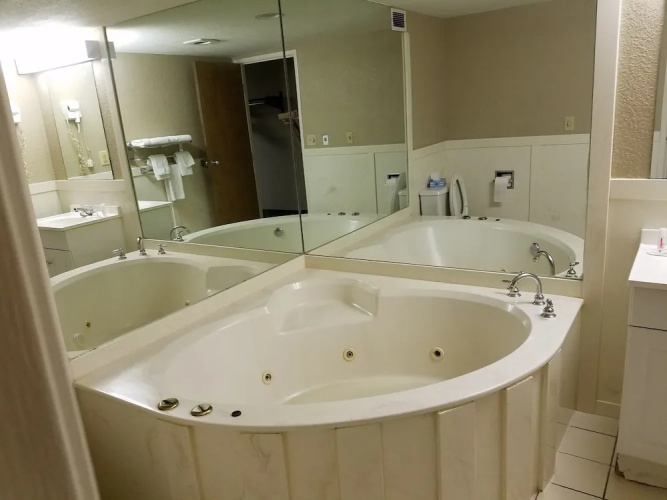 Super 8 Bentonville - Rogers, AR