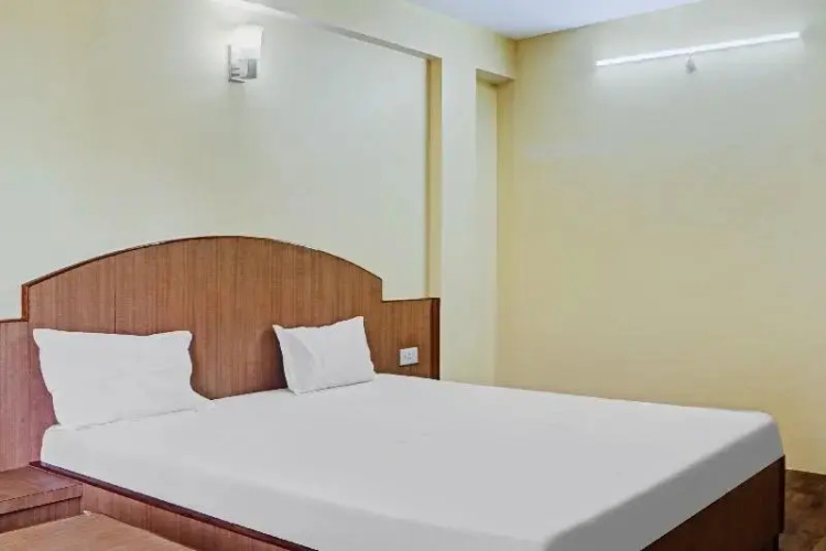 Hotel Premier By OYO