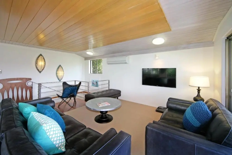 4 Bedrooms Cottage