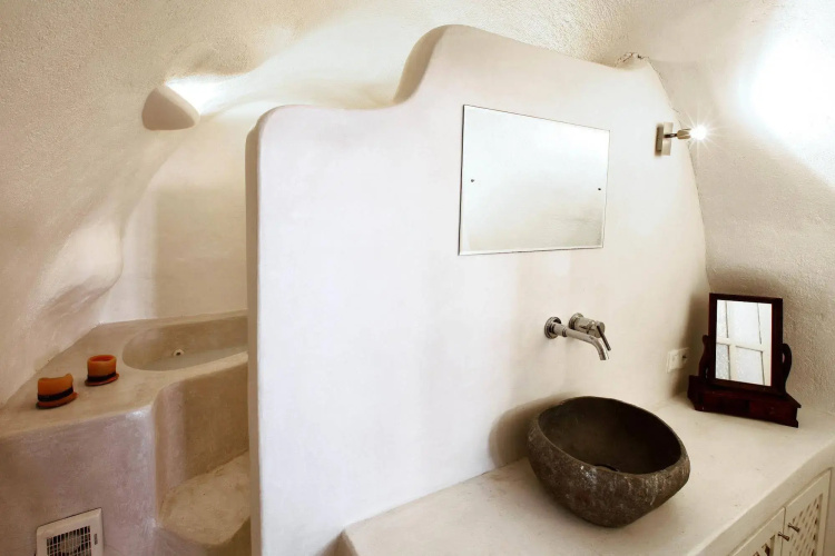 Menias Cave House