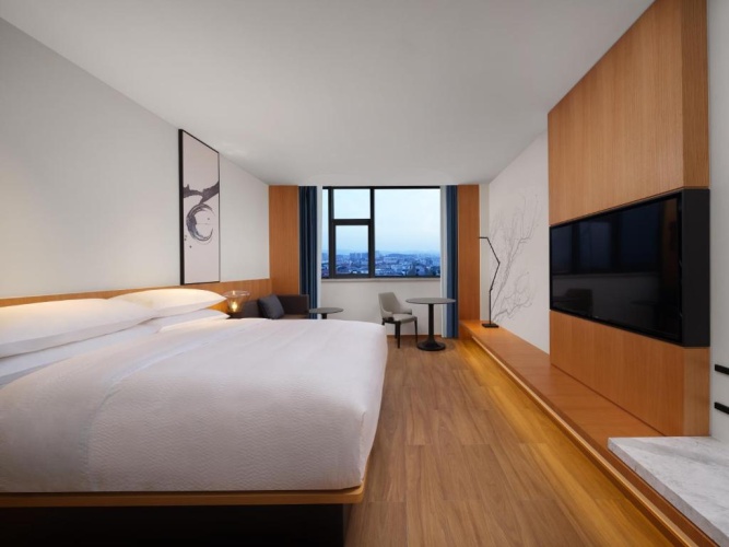Standard Double room with city view