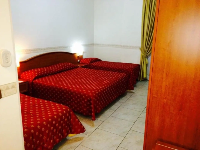 Classic Quadruple room with view