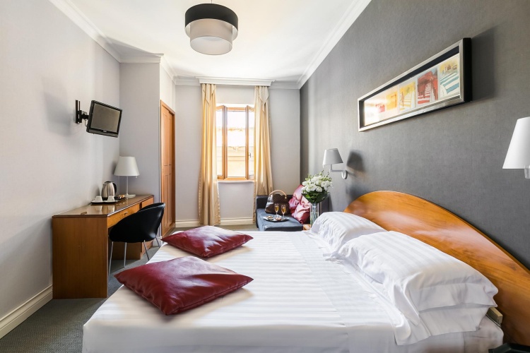 Triple room