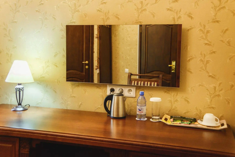 Promenade Park Hotel