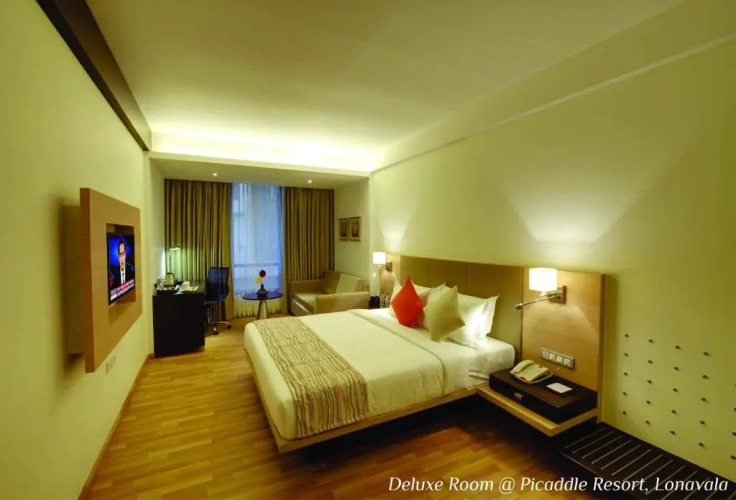 Deluxe room with pool view