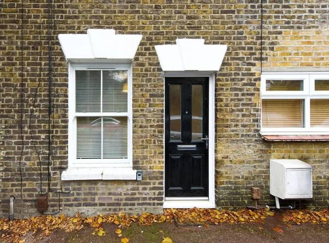 2 Bedrooms Cottage