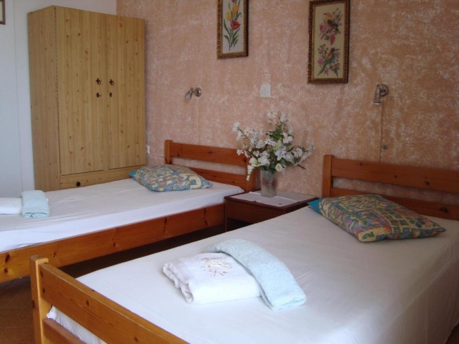 Standard Triple room
