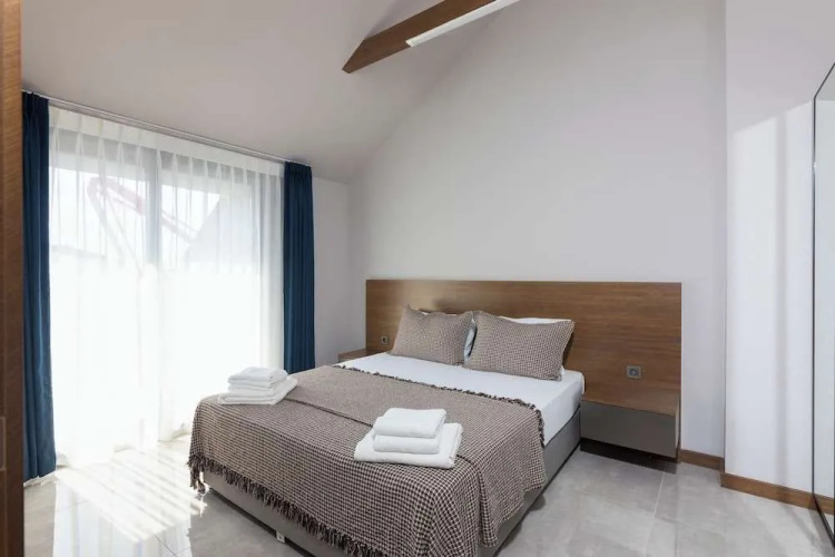 Bi Suites