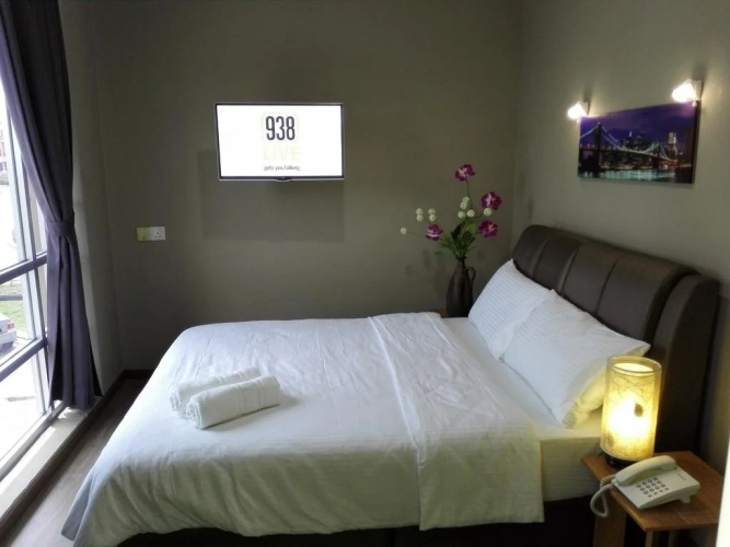 Hotel By The Park