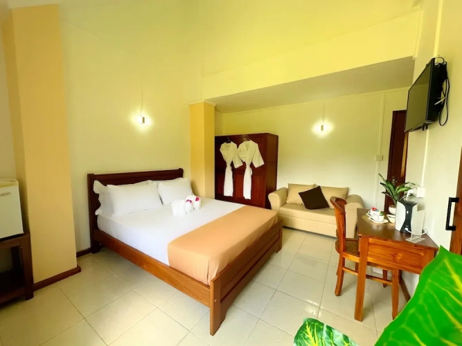 Deluxe Double room with balcony and with garden view
