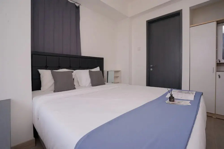 Good and Cozy 2BR at Collins Boulevard Apartment
