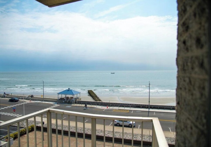 Deluxe Quadruple room with balcony and oceanfront