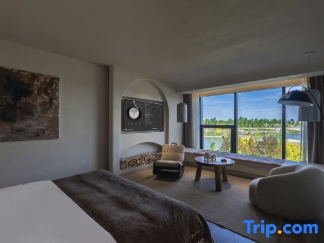 Standard room with mountain view