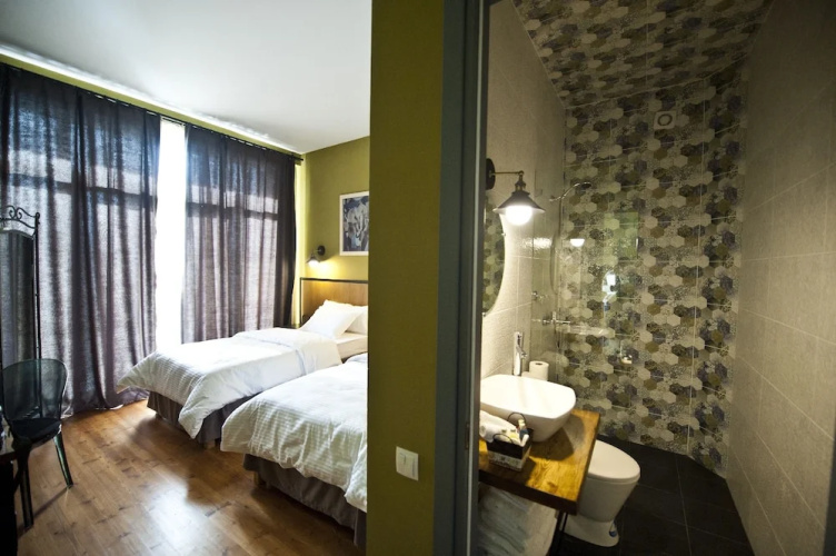 27 Hotel