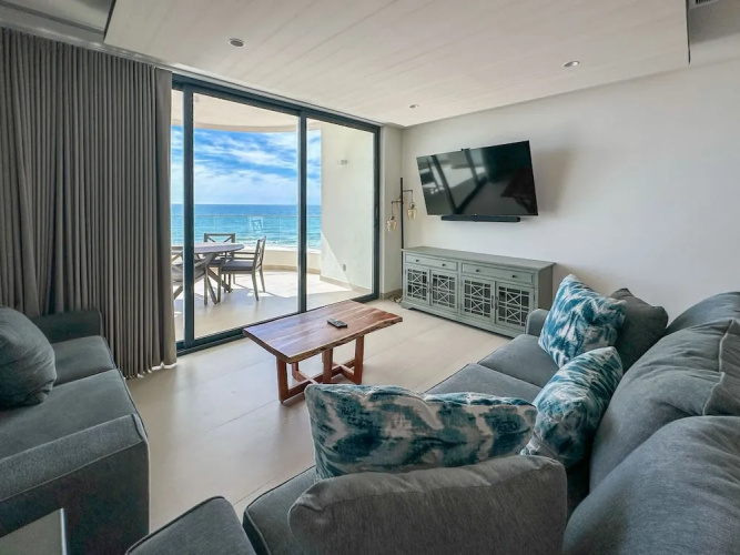 Paradise Found Luxe 2BR Condo in Iconic Location
