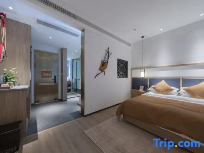 Standard Double room with city view
