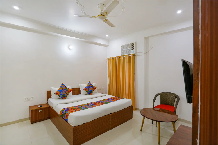 Fabhotel 52 Ivory