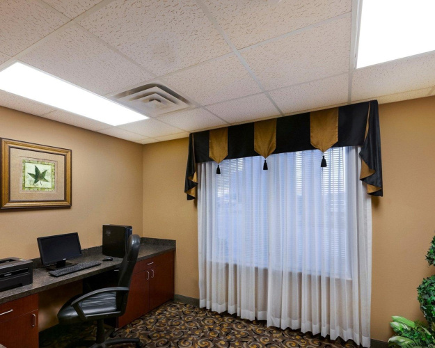 Comfort Suites University