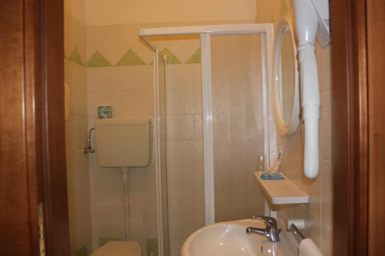 Standard Quintuple room with balcony