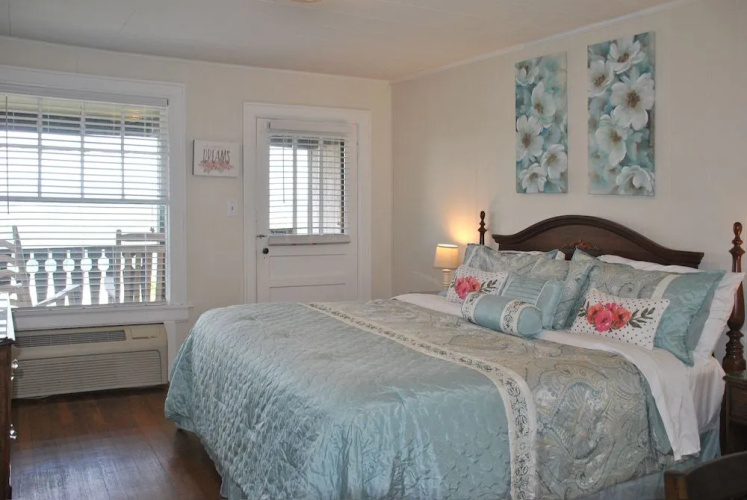 RiverView Inn