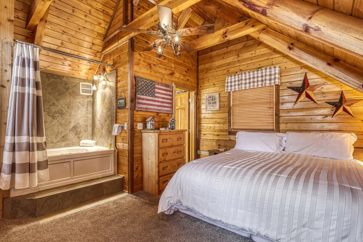 Fantastic Pet Friendly Cabin Hot Tub Fire Pit