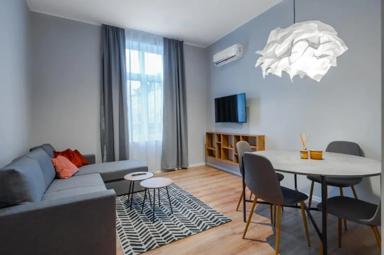 2 Bedrooms Apartment