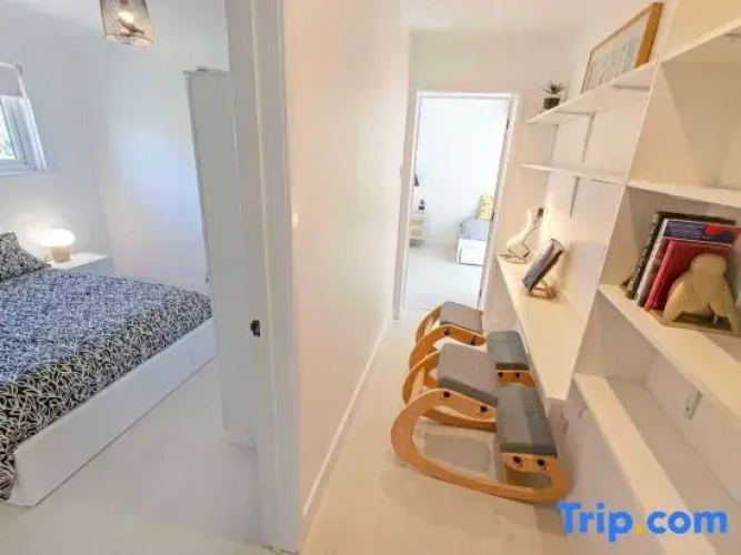 6 Bedrooms Apartment