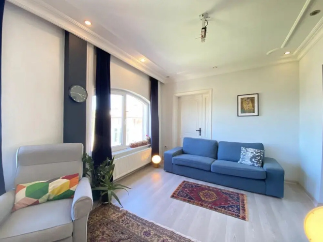 Flat With Bosphorus View and Backyard in Uskudar