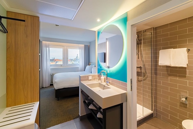 Standard Double room with city view