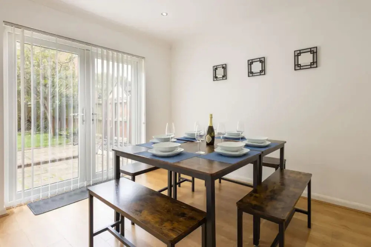 Host Stay Lingwood Park