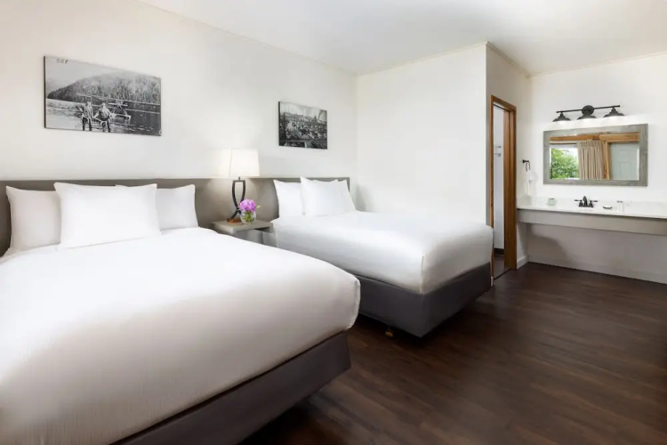 Salmon Falls Resort
