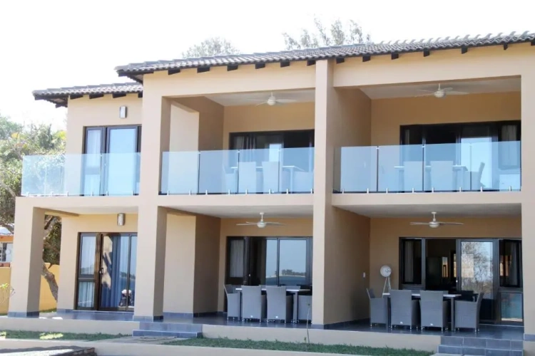3 Bedrooms Apartment