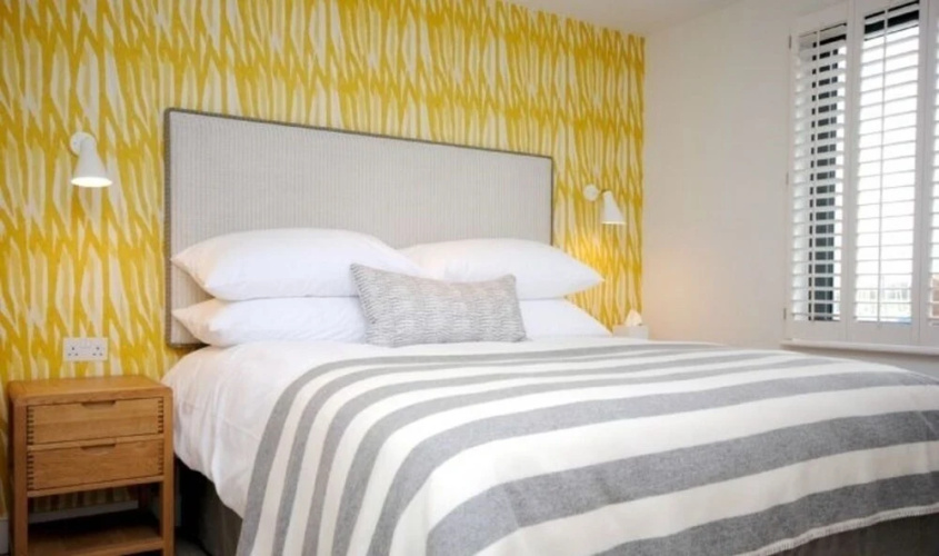 6 The Salterns, Chichester 402450