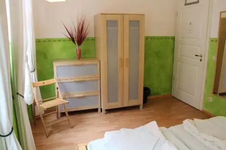 Louise 20 Hostel