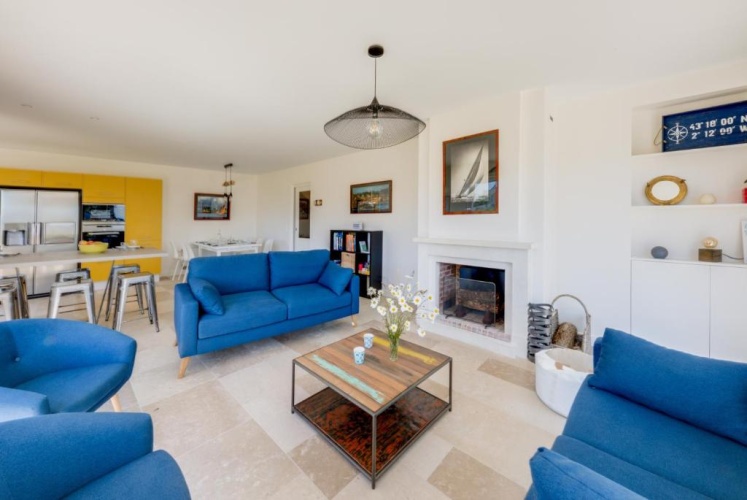5 Bedrooms Cottage