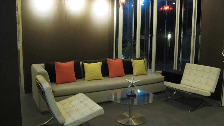 U Apartment