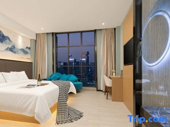 Standard Double room with city view